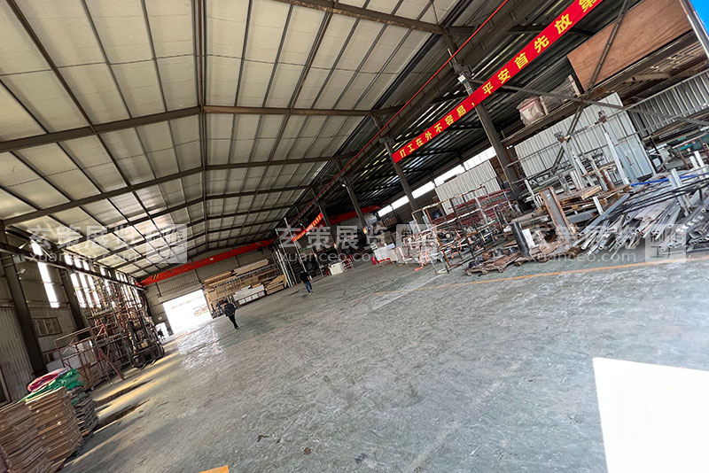 草莓视频污片展览工厂铁工区